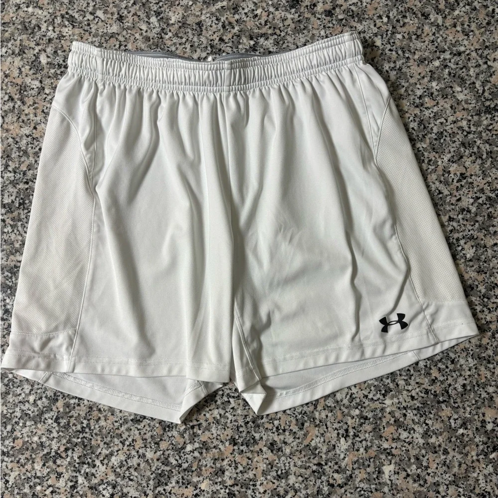 White blue loose heat gear under armor athletic shorts size m